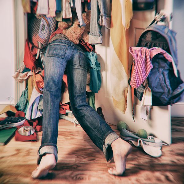 The Art of Decluttering Your Closet – Making Room for a Reflection and Fresh Beginning