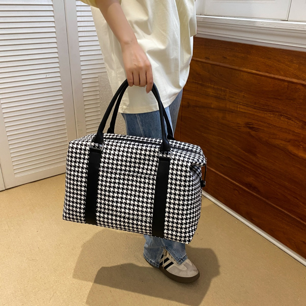 Canvas Travel Bag With Zipper and Pockets