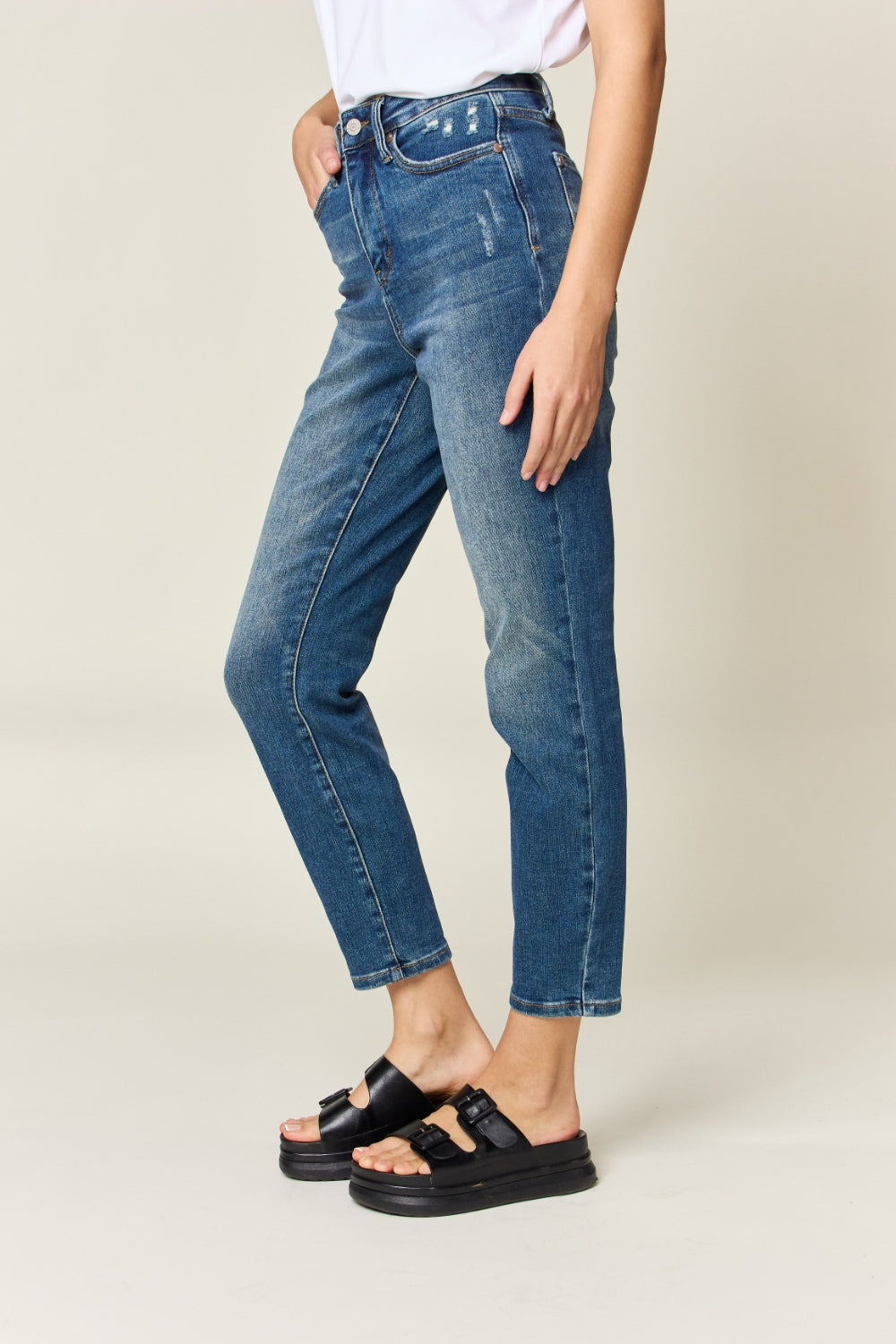 Judy Blue:   Slim Jeans With Tummy Control And High Waist