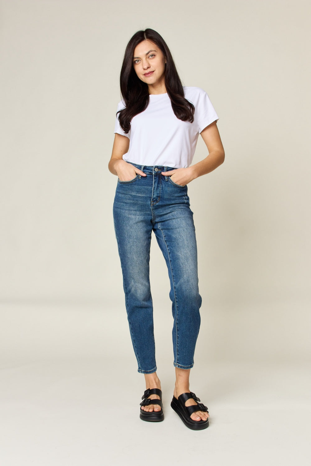 Judy Blue:   Slim Jeans With Tummy Control And High Waist