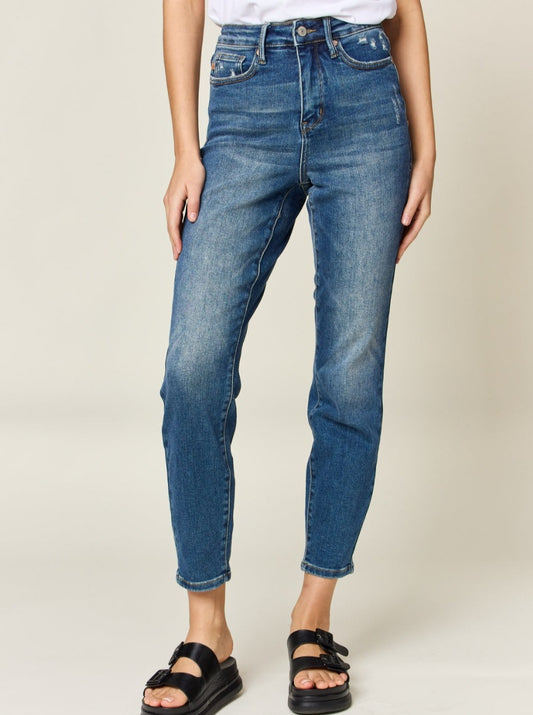 Judy Blue:   Slim Jeans With Tummy Control And High Waist